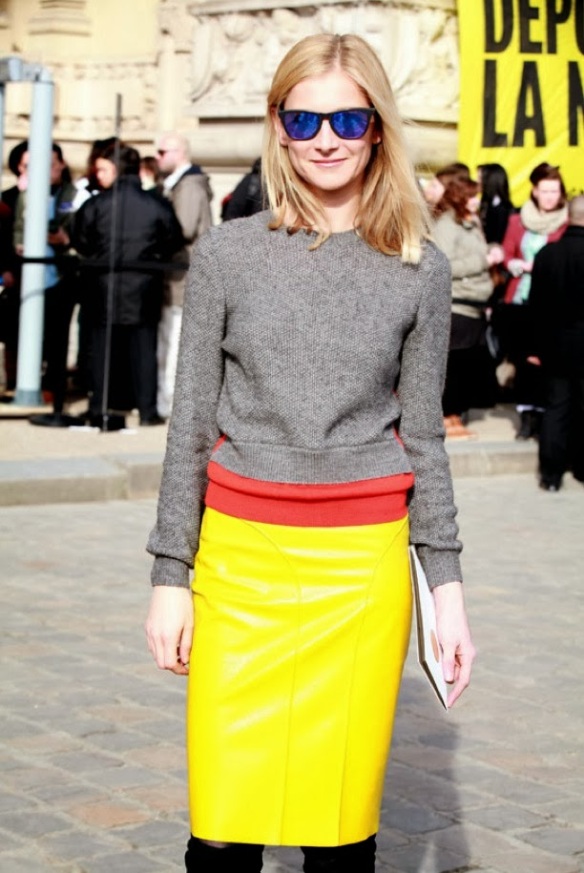 Yellow_color_leather_skirt_street_style